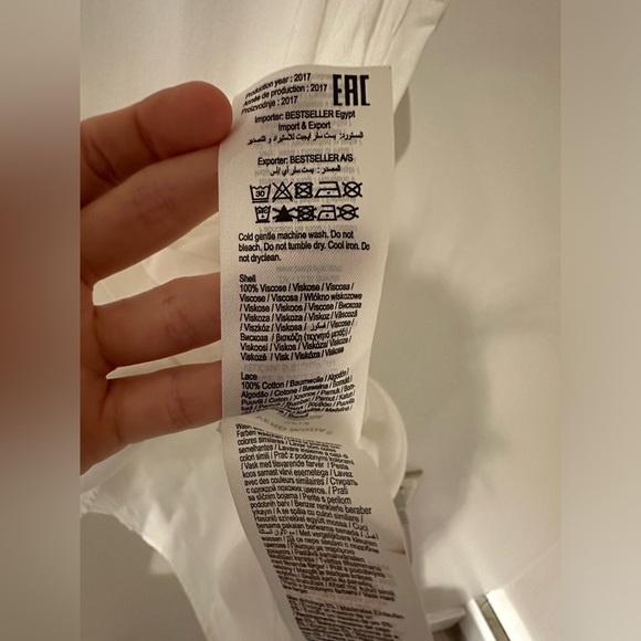 Bundle of sleeveless tops - Picture 11 of 16